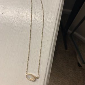 Kendra Scott necklace